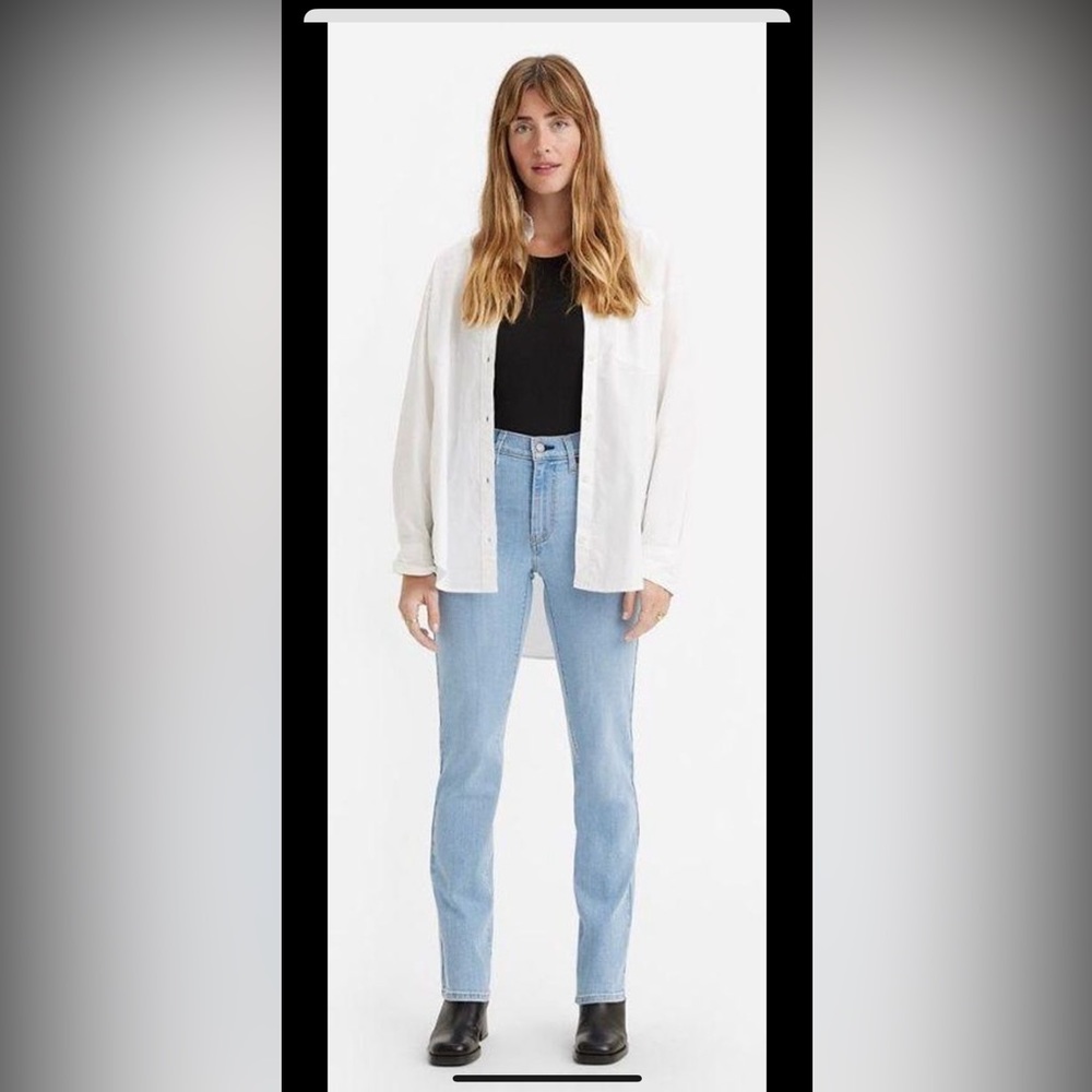 Levis 724 High Rise Straight Womens Jeans